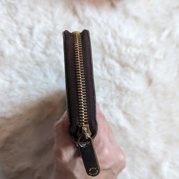 Louis Vuitton Damier Ebene Zippy Wallet w/ box & dust bag - Picture 10 of 13